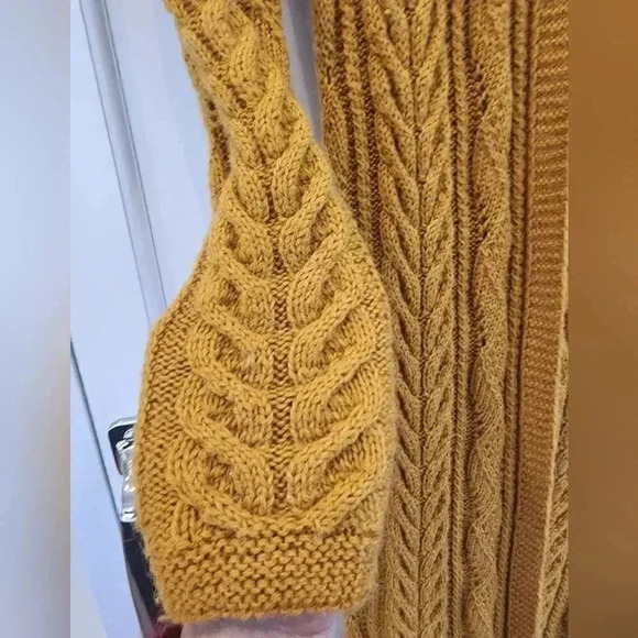 NEW Hand knit wool cardigan - Picture 3 of 9